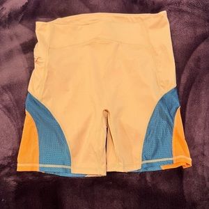 Fabletics motion 365 Women’s shorts size XL.